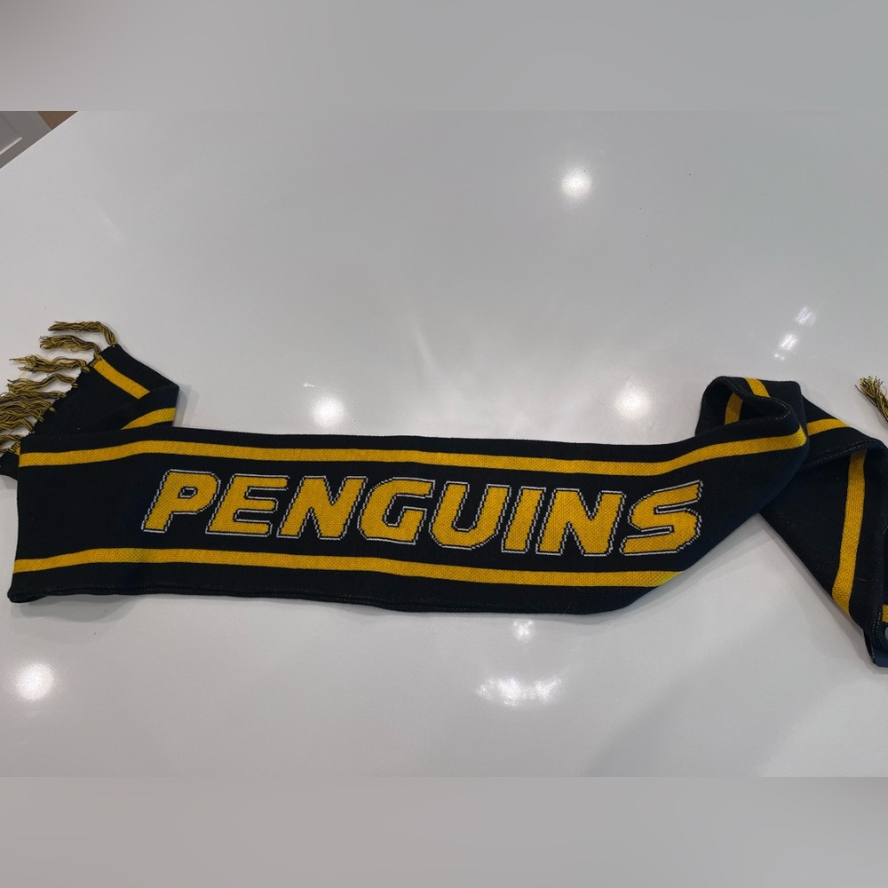 Pittsburg Penguins Scarf-NWT